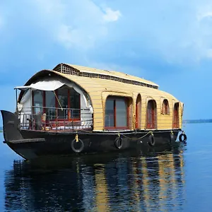 aqua-castle-houseboat-by-aqua-jumbo-houseboats.kerala-hotels.net/
